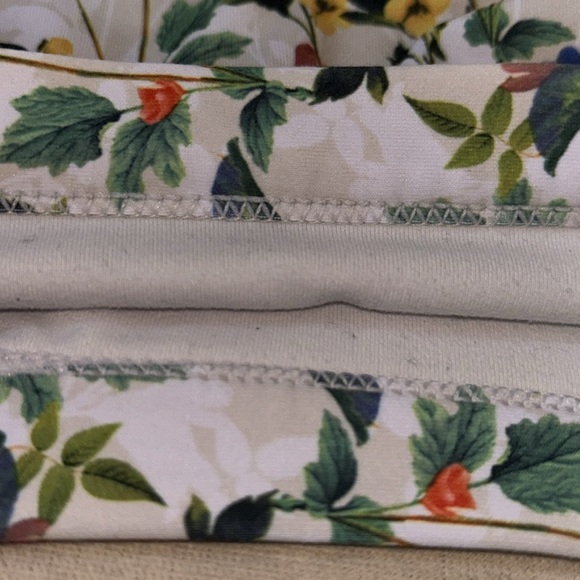 Fabletics Poppy Field Ivory XS Racerback, Seamless Sports Bra - Picture 10 of 12